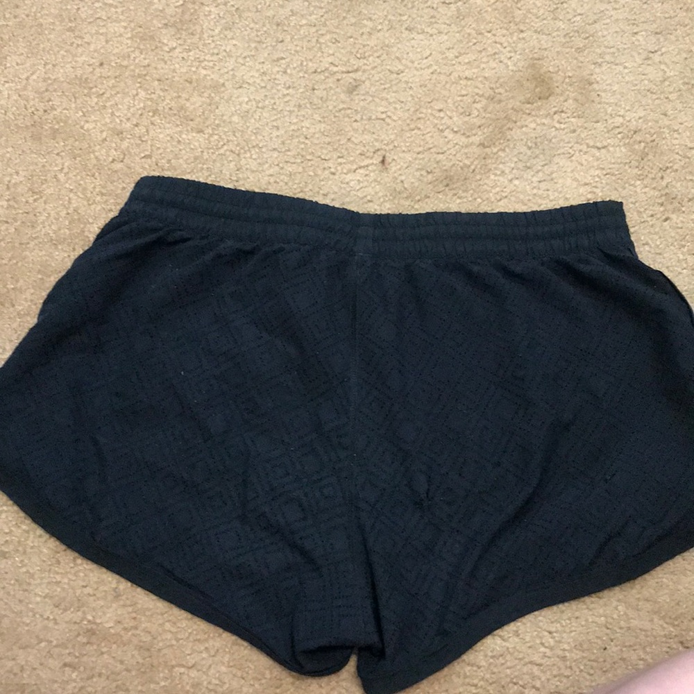 Black underarmour shorts - Picture 2 of 2